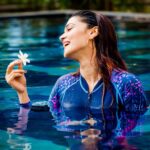 Nimika Ratnakar Instagram - Water buff 💦 💧 🏊‍♀️ @framesbyvikaskakolu thanks for being there for all my impromptu shoots 😀 #actor #model #nimika #nimikaratnakar #pushpavati #shakeitpushpavati #dboss #darshanthoogudeepasrinivas #kaatera #saree #vogue #mua #traditionalwear #trend #trending #photography #photooftheday #photo #photoshoot #swimmingpool #swim #swimming #swimwear #fashion