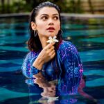 Nimika Ratnakar Instagram - Water buff 💦 💧 🏊‍♀️ @framesbyvikaskakolu thanks for being there for all my impromptu shoots 😀 #actor #model #nimika #nimikaratnakar #pushpavati #shakeitpushpavati #dboss #darshanthoogudeepasrinivas #kaatera #saree #vogue #mua #traditionalwear #trend #trending #photography #photooftheday #photo #photoshoot #swimmingpool #swim #swimming #swimwear #fashion