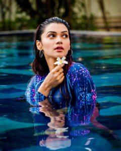 Nimika Ratnakar Instagram - Water buff 💦 💧 🏊‍♀️ 

@framesbyvikaskakolu thanks for being there for all my impromptu shoots 😀

#actor #model #nimika #nimikaratnakar #pushpavati #shakeitpushpavati #dboss #darshanthoogudeepasrinivas #kaatera #saree #vogue #mua #traditionalwear #trend #trending  #photography #photooftheday #photo #photoshoot #swimmingpool #swim #swimming #swimwear #fashion