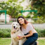 Nimika Ratnakar Instagram - Lifeline 🐾🦴🐶 Photo credits : @framesbyvikaskakolu #pushpavati #dboss #darshanthoogudeepasrinivas #nimika #nimikaratnakar #sandalwood #shakeitpushpavati #actor #model #doglover #dogsofinstagram #bozzo #instagram #instagood #reels #reelsinstagram #trending #kannada #retriever #retrieveroftheday #englishretriever #whiteretriever #doglovers #dogs