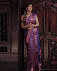 Nimika Ratnakar Instagram - Always stay connected to your roots 🍂🍁🍃 #soulsearching 

Styled by : @new.princess.salon 
Makeup & hair : Sharmila @new.princess.salon 
Jewellery: @new.princess.salon 
Photography: @prasadimages 
Location: @heritage.villaa 
Saree: @manikya_silks_suits 
Blouse: @thechunari 

#dboss #darshanthoogudeepasrinivas #challengingstardarshan #d56 #kaatera #actor #model #trending #trend #kabza  #kannada #kannadaactress #sandalwood #photooftheday #photography #ethnicwear #kranti #nimika #nimikaratnakar #pushpavati