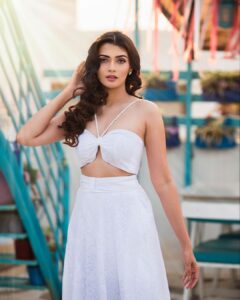 Nimika Ratnakar Instagram - Happy Holi😊 Paint me with your favourite colour ❤️🧡💛💚💙💜🤎

Outfits by : @devnastitchingstudio
Styled by : @nainaarora.fashion 
Mua & hair : @brides_of_mos 
Photography : @kiran.venkataramanappa 
Location: @shorethangblr 

#photooftheday #photography #photo #pushpavati #shakeitpushpavati #kranti #d56 #kaatera #dboss #darshanthoogudeepasrinivas #trending #trend #actor #model #sandalwood #actress #kannada #kannadaactress #nimika #nimikaratnakar #happyholi #holi #holifestival