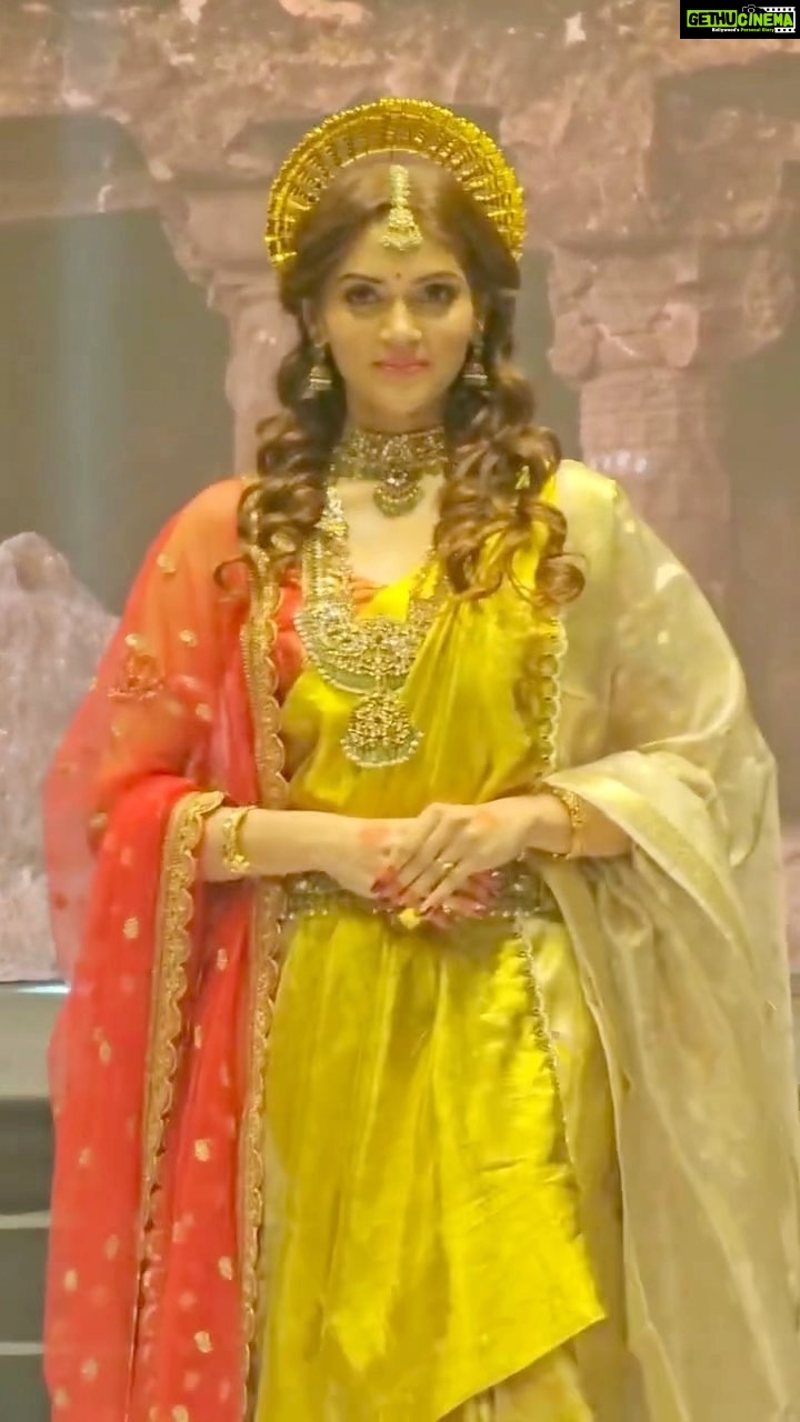 Nimika Ratnakar Instagram - Had a great evening walking as the showstopper for @bhargavi_vikyathi Dasara fashion show 😊 Styling : @bhargavi_vikyathi Clothing : @sudarshansilks915 Jewellery : @sri_ganesh_sadashivnagar Make up & hair : @zorainsstudio Video credits : @citibuzz_tv #dasara #showstopper #nimika #nimikaratnakar #sandalwood #actress #kannada #pheonix #fashion #vogue #fashionstyle #fashioninsta