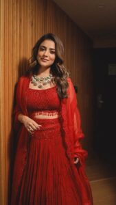Nisha Agarwal Instagram - Painting the town red 🌹🌹🌹

Wearing - @saisha.official
@mkjewels_india
@vblitzcommunications
MUA : @khush.mua 
Hair : @pallavigadade 
🎥 @piyush_tanpure 

#navratri #indianfestival #indianfestivewear #navratrispecial