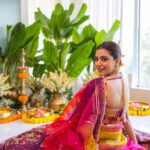 Nisha Agarwal Instagram - As I sat in the comfort of my home, my home went from ordinary to extra ordinary in a matter of an hour with this gorgeous floral festive decor executed beautifully by @saffronstringofficial I thought it’s the festive decor inspiration, everyone would love.. let me know your thoughts in the comments below. Via @beyond_marketing_india