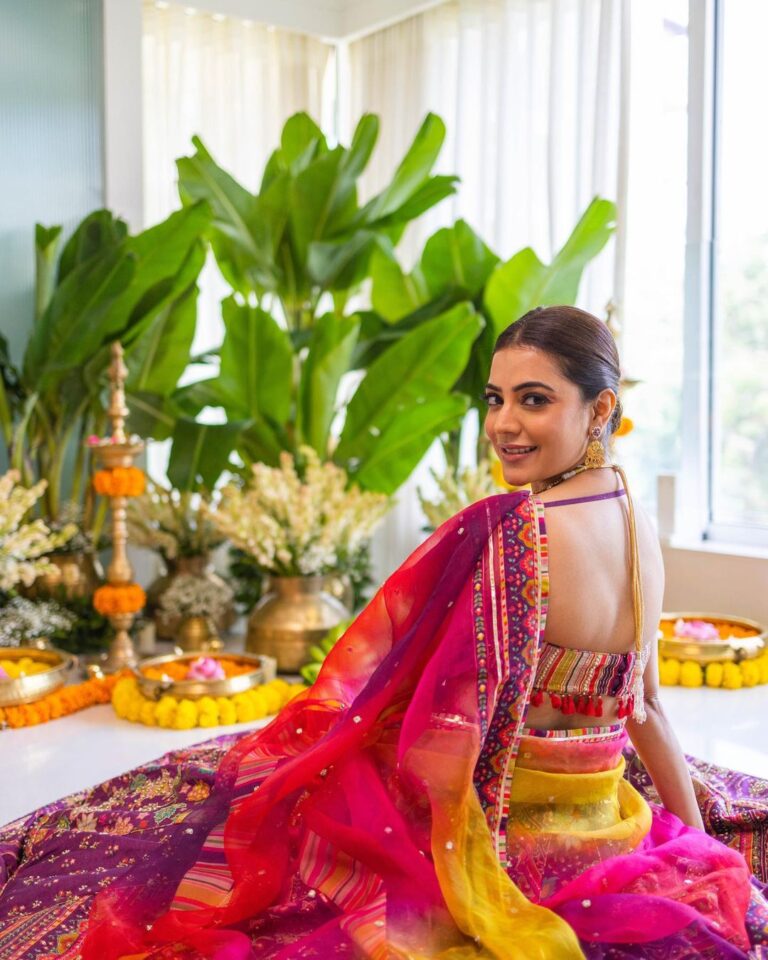 Nisha Agarwal Instagram - As I sat in the comfort of my home, my home went from ordinary to extra ordinary in a matter of an hour with this gorgeous floral festive decor executed beautifully by @saffronstringofficial I thought it’s the festive decor inspiration, everyone would love.. let me know your thoughts in the comments below. Via @beyond_marketing_india