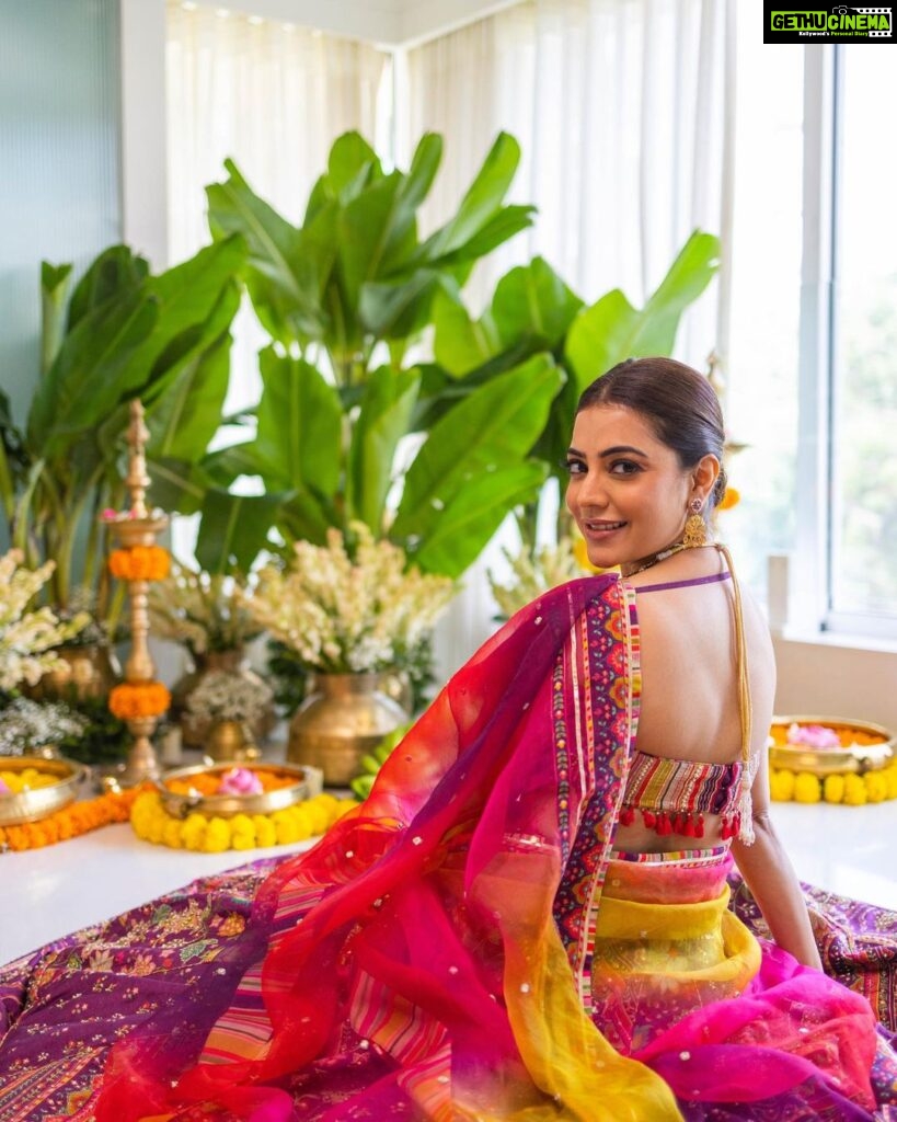 Nisha Agarwal Instagram - As I sat in the comfort of my home, my home went from ordinary to extra ordinary in a matter of an hour with this gorgeous floral festive decor executed beautifully by @saffronstringofficial I thought it’s the festive decor inspiration, everyone would love.. let me know your thoughts in the comments below. Via @beyond_marketing_india