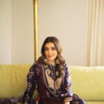 Nisha Agarwal Instagram - Easy breezy yet looking like a wow.. Wearing @shraddharambhia_official Jewelry @vinantimanjidesignerjewellery #indian #festiveindianwear #indianfestival #indiandesigners