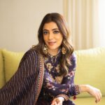 Nisha Agarwal Instagram – Easy breezy yet looking like a wow.. 

Wearing @shraddharambhia_official 
Jewelry @vinantimanjidesignerjewellery 

#indian #festiveindianwear #indianfestival #indiandesigners