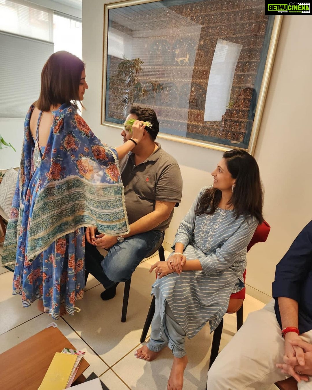 Nisha Agarwal Instagram - #dussehra2023 We have this tradition of planting khetri/barley seeds on the first day of Navratri. On the day of Dussehra, the sprouts are placed behind the ears of the brothers by their sisters to wish him abundance and good luck. ❤️ #HappyDussehra