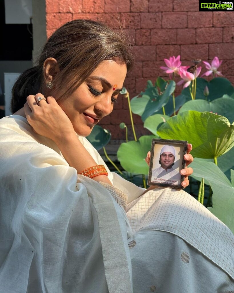 Nisha Agarwal Instagram - “If you allow your heart to express more, you will automatically be connected with your Divine; for the qualities of the Duve are - Love, Care and bonding.” ~ Maitreya Dadashreeji @maitribodh_india @maitreya_dadashreeji #divine #divinefriend #guru #guidance Shantikshetra Premgiri Ashram,karjat