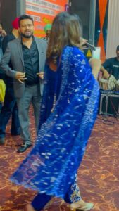 Nisha Bano Instagram - Live show @karamjitanmol sir #nishabano 🎤🎤🎤🎹