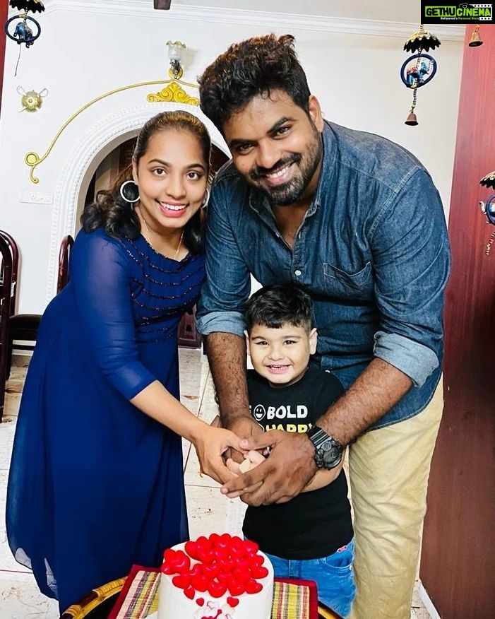 Nisha Sarangh Instagram - 𝑴𝒂𝒚 𝒚𝒐𝒖𝒓 𝒍𝒊𝒇𝒆 𝒕𝒐𝒈𝒆𝒕𝒉𝒆𝒓 𝒄𝒐𝒏𝒕𝒊𝒏𝒖𝒆 𝒕𝒐 𝒃𝒆 𝒃𝒍𝒆𝒔𝒔𝒆𝒅... 𝓗𝓪𝓹𝓹𝔂 𝓪𝓷𝓷𝓲𝓿𝓮𝓻𝓼𝓪𝓻𝔂 𝓭𝓮𝓪𝓻𝓼 ❤️🥰