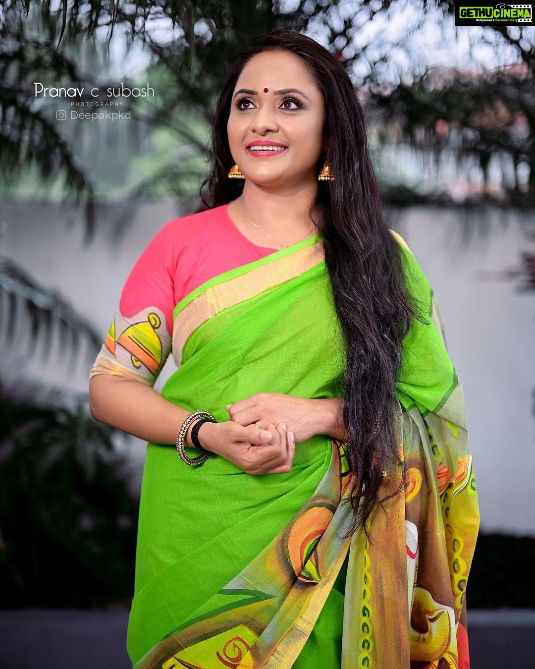 Nisha Sarangh Instagram - പുഞ്ചിരിയുടെ പൂർണതയിൽ തെളിഞ്ഞ ആകാശനീലിമയിലെ ഹരിതഭംഗിയോട് ചേരും ചെമ്പനീർ ശോഭ... @nikonindiaofficial Inframe - @nisha_sarangh Mua - @bijeesh_make_aura Assist - @__swetha__achuzzz__ 👩💻 - @deepakpkd #gainwithmtaaraw #gaintrick #gainwithspikes #gainwithmchina #gainwiththeepluto #gainwithxtiandela #gains #gainwithbundi #chuvadelikes #chuvadeseguidores #memes #memesdaily #memesaccount #memestagram #takipet #sections #hashtronaut #vfx #bhyp #kerala #keralam #keralagodsowncountry #chennai #mumbai #pattionatedkid #keraladiaries #imalayali #entekeralam #malayaligirl @nisha_sarangh_fans_club @nisha_sarangh_neelu_fansonline @nisha_sarangh_fans_online @nisha_sarang__fans @nisha_sarangh_fans_online_2 @nisha_sarang_fanz_club_ @nisha_sarangh_fans @nisha_sarang_promoters @nisha_sarang_fanz_club_ @nishasarangfanspage @nsop_official @nisha_sarang_promoters @neelu_nishasarang @neelu_amma_ @nisha_sarangh_fans_official @__neelakurinji @thenmuttai @moodyframes_ @moodygram_kerala @moody_tapes @moodyframe_kerala @click_and_tag @clicksofmallu @clicks2gallery @k4_clicks_photography_ @clicks_and_tags_official @clickstogallery @click @click_india_click @malluclicks @indian_click_ @kannur.clicks @mobile_clickzzz_kerala @official_click_hub @click_point._ @nte_click @clicks_of.clarity @dm_your_click @keralagram_clicks @clickzoftag @_click_and_tag_ @nte_padam @nte.keralam @nte_keralam @models__of__k_e_r_a_l_a_ @models_insta___ @models_of_kerala @models_of_kerala_____ @shoutout__models___ @___modelzz___of___insta___ @modelzz__of__kerala2.0 @thani_nadan_modelss @insta_models_1947 എന്റെ കേരളം - ente keralam