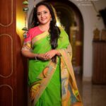 Nisha Sarangh Instagram - 𝙱𝚎 𝚝𝚑𝚊𝚗𝚔𝚏𝚞𝚕 𝚏𝚘𝚛 𝚠𝚑𝚊𝚝 𝚢𝚘𝚞 𝚑𝚊𝚟𝚎. 𝚆𝚘𝚛𝚔 𝚑𝚊𝚛𝚍 𝚏𝚘𝚛 𝚠𝚑𝚊𝚝 𝚢𝚘𝚞 𝚍𝚘𝚗'𝚝 𝚑𝚊𝚟𝚎. 💫 . . Photography : @pranavcsubash_photography Mua : @bijeesh_make_aura Retouch : @deepakpkd