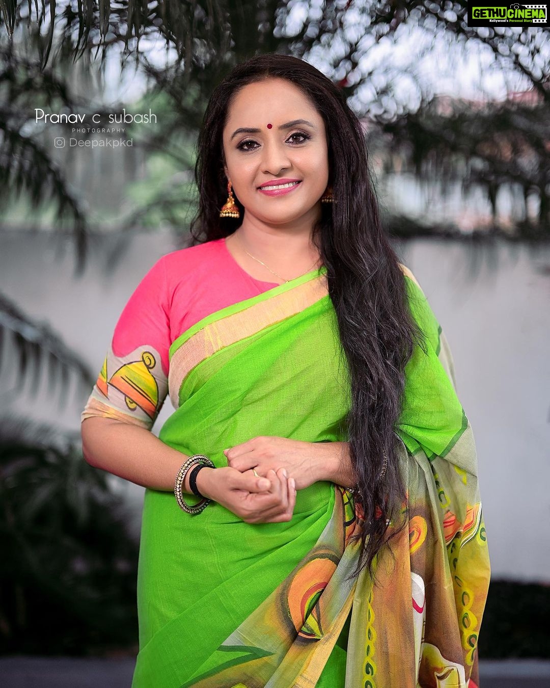 Nisha Sarangh Instagram - പുഞ്ചിരിയുടെ പൂർണതയിൽ തെളിഞ്ഞ ആകാശനീലിമയിലെ ഹരിതഭംഗിയോട് ചേരും ചെമ്പനീർ ശോഭ... @nikonindiaofficial Inframe - @nisha_sarangh Mua - @bijeesh_make_aura Assist - @__swetha__achuzzz__ 👩💻 - @deepakpkd #gainwithmtaaraw #gaintrick #gainwithspikes #gainwithmchina #gainwiththeepluto #gainwithxtiandela #gains #gainwithbundi #chuvadelikes #chuvadeseguidores #memes #memesdaily #memesaccount #memestagram #takipet #sections #hashtronaut #vfx #bhyp #kerala #keralam #keralagodsowncountry #chennai #mumbai #pattionatedkid #keraladiaries #imalayali #entekeralam #malayaligirl @nisha_sarangh_fans_club @nisha_sarangh_neelu_fansonline @nisha_sarangh_fans_online @nisha_sarang__fans @nisha_sarangh_fans_online_2 @nisha_sarang_fanz_club_ @nisha_sarangh_fans @nisha_sarang_promoters @nisha_sarang_fanz_club_ @nishasarangfanspage @nsop_official @nisha_sarang_promoters @neelu_nishasarang @neelu_amma_ @nisha_sarangh_fans_official @__neelakurinji @thenmuttai @moodyframes_ @moodygram_kerala @moody_tapes @moodyframe_kerala @click_and_tag @clicksofmallu @clicks2gallery @k4_clicks_photography_ @clicks_and_tags_official @clickstogallery @click @click_india_click @malluclicks @indian_click_ @kannur.clicks @mobile_clickzzz_kerala @official_click_hub @click_point._ @nte_click @clicks_of.clarity @dm_your_click @keralagram_clicks @clickzoftag @_click_and_tag_ @nte_padam @nte.keralam @nte_keralam @models__of__k_e_r_a_l_a_ @models_insta___ @models_of_kerala @models_of_kerala_____ @shoutout__models___ @___modelzz___of___insta___ @modelzz__of__kerala2.0 @thani_nadan_modelss @insta_models_1947 എന്റെ കേരളം - ente keralam