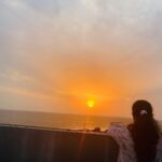 Nithya Das Instagram - U cant touch it. But u can feel it in deep core of ur heart. Sunset# sunsetlover# #art #travelgram #naturelovers #follow #ocean #life # #beauty #view #amazing #explore #sunshine #happy #evening # #instadaily # mycalicut