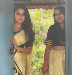 Nithya Das Instagram - Rocking my ethnicity

#traditionals #ethnicity  #yeolatradition #adulthipbelts #traditionaloutfit #saree #traditionalstyle #ethnic #traditional

“Costume courtesy” :  @supriya_weavers_kuthampully