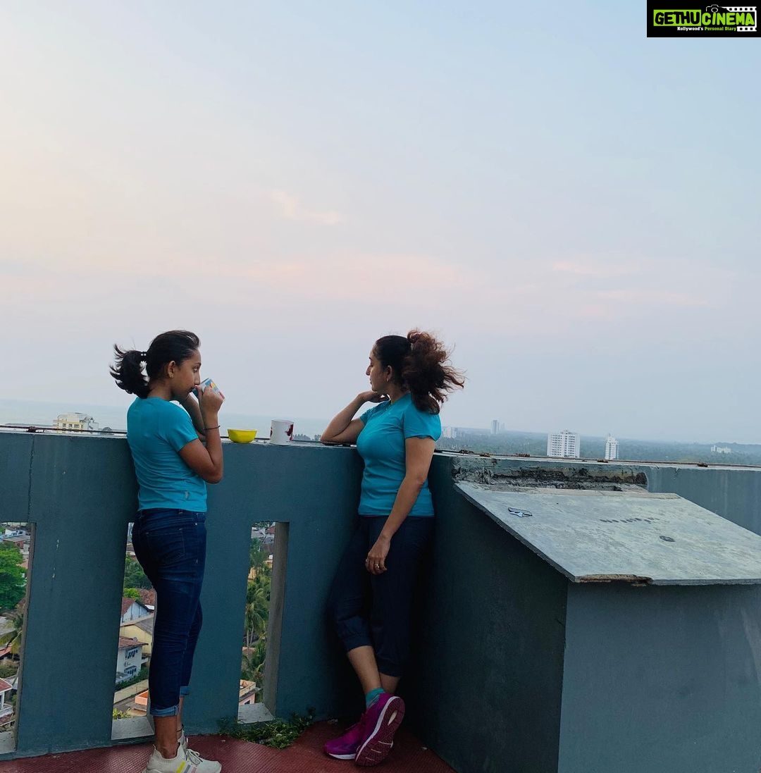 Nithya Das Instagram - Spend time with those u love# daughter#sunsetlover #afterworkout #coffeelover #quarantine # calicut