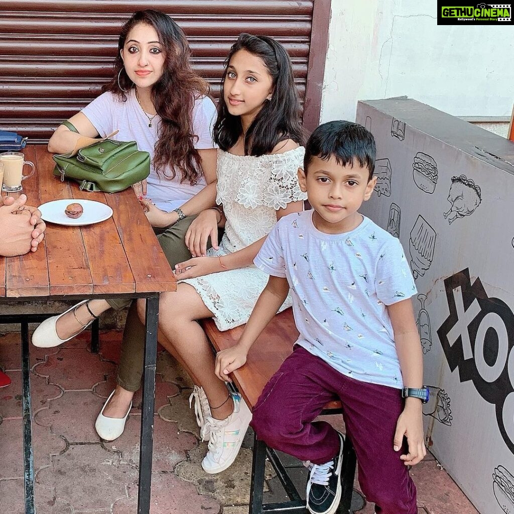 Nithya Das Instagram - Hangout#kids#fun#food#calicut#love#cafe#realchaykada#cafeoutdoor#cafewithlivemusic#mycalicut#beach#unniyappam