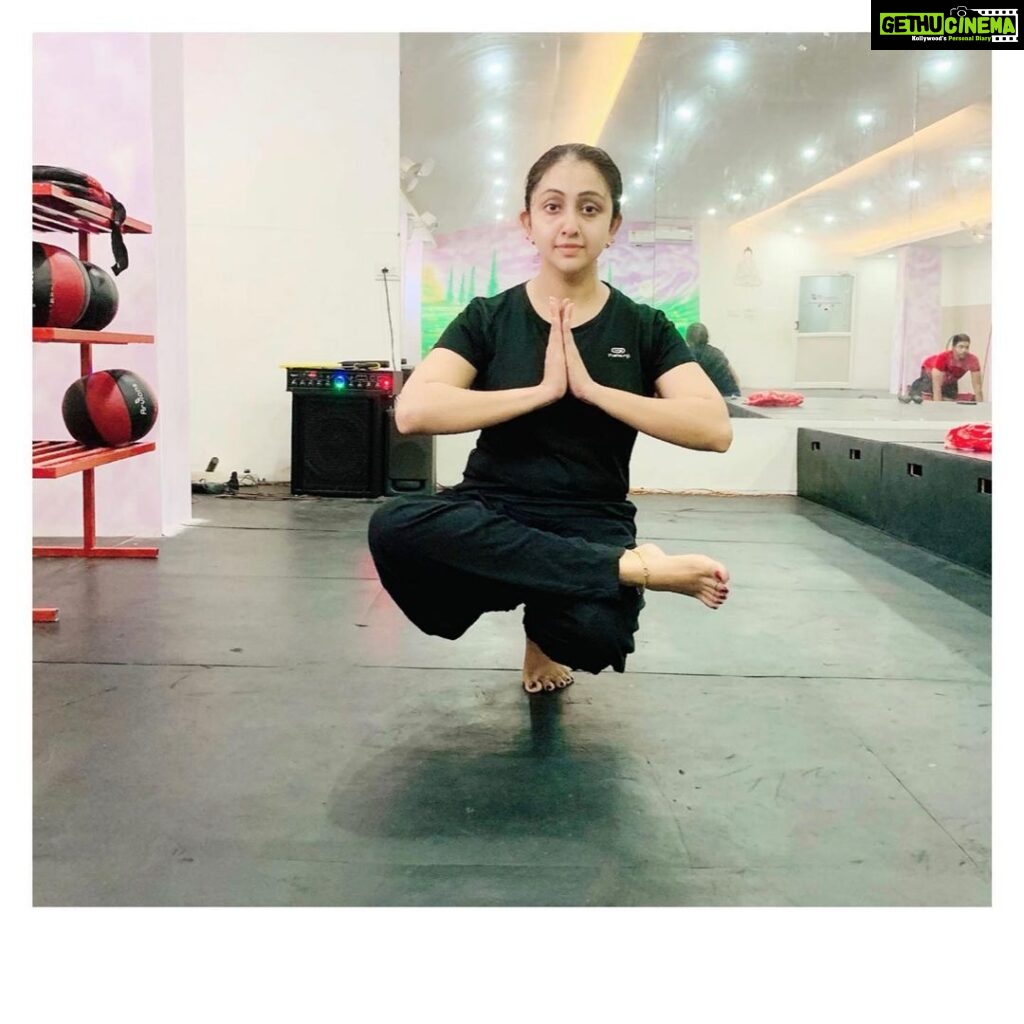 Nithya Das Instagram - #balance #yoga #fitness #love #health #motivation #wellness #meditation #strength #workout #selfcare #healthy #nature #fit #flexibility #life #inspiration #healthylifestyle #healing #mindfulness #energy #gym #lifestyle #selflove #training #handstand #peace #fitfam #bhfyp #nithyadas