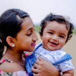 Nithya Das Instagram - A shoulder to lean on#sis love#mannu#nunnu