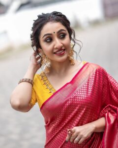 Nithya Das Instagram - Happy diwali 🪔  Outfit @aatmabyamitha
Ornaments @seeruscollections
Styling @anjalii___vinod
H&M @sruthisai_official Retouching @saranblackstar