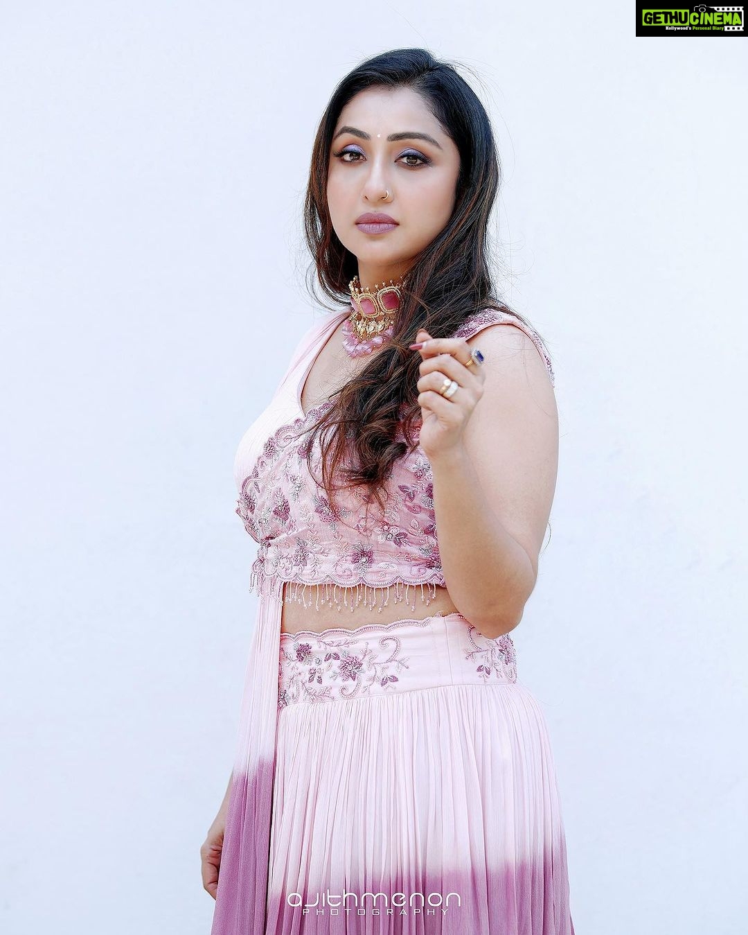 Nithya Das Instagram - Every photo has a hidden story …. Outfit: @teresadesigners Ornaments: @alameen_fashion_jewels Stylist: @anjali.fashionstories H&M: @vikramanvijitha pc 🖥️ @ajith.me.non