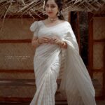 Nithya Das Instagram – Saree: @house_of_shalabam
Ornaments: @alameen_fashion_jewels
Stylist: @anjali.fashionstories 
H&M: @vikramanvijitha
Clicks: https://instagram.com/wedlock__stories?igshid=MzRlODBiNWFlZA==