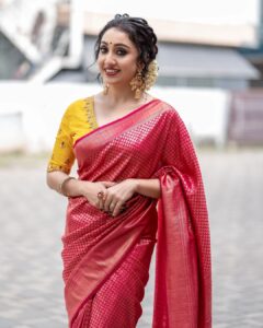 Nithya Das Instagram - Happy diwali 🪔  Outfit @aatmabyamitha
Ornaments @seeruscollections
Styling @anjalii___vinod
H&M @sruthisai_official Retouching @saranblackstar