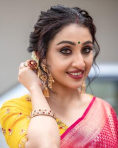 Nithya Das Instagram - Happy diwali 🪔  Outfit @aatmabyamitha
Ornaments @seeruscollections
Styling @anjalii___vinod
H&M @sruthisai_official Retouching @saranblackstar