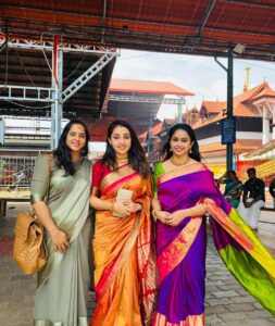 Nithya Das Instagram - ഗുരുവായൂർ നടയിൽ...... 🙏