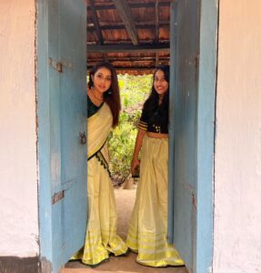 Nithya Das Instagram - Rocking my ethnicity

#traditionals #ethnicity  #yeolatradition #adulthipbelts #traditionaloutfit #saree #traditionalstyle #ethnic #traditional

“Costume courtesy” :  @supriya_weavers_kuthampully