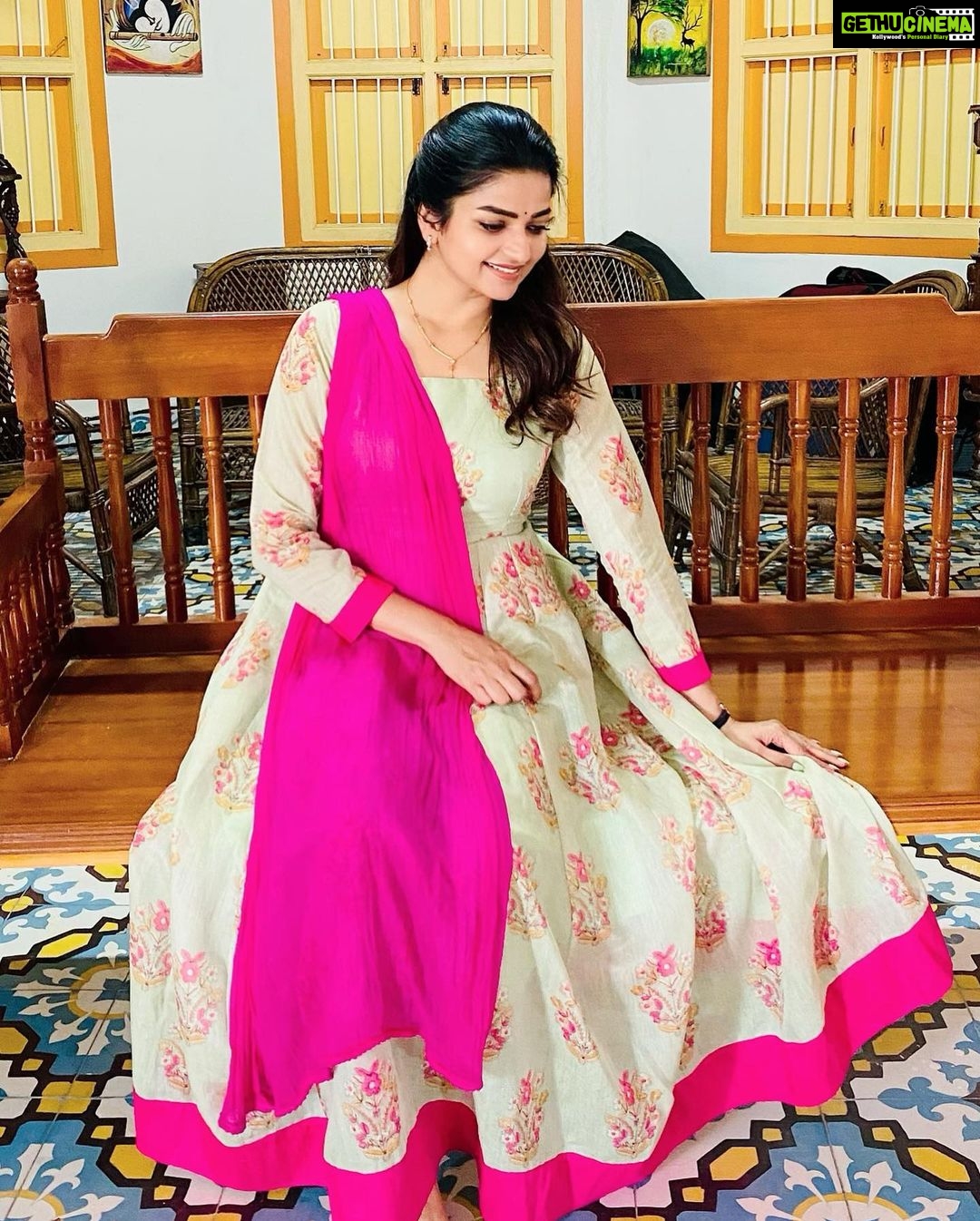 Nithya Ram Instagram - 💗 . . . . . 👗: @chakrabortymukta