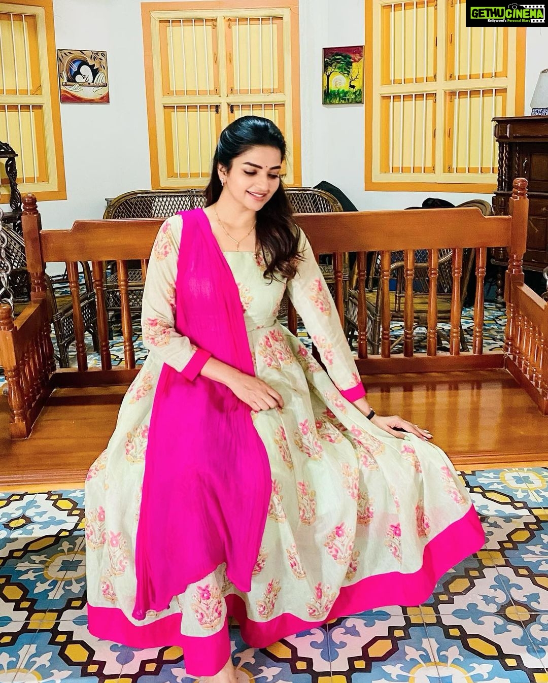 Nithya Ram Instagram - 💗 . . . . . 👗: @chakrabortymukta