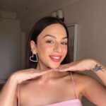 Nitibha Kaul Instagram - GRWM as a Single! All in good humour! It's the last day of the @ssbeauty and @shoppers_stop Singles' Day sale, and I've already stocked up on my favs! Time for you to go shop for your makeup essentials now! They currently have some great Singles' Day offers going on until 13th November on brands like Clinique, Estée Lauder, MAC & many more both in-store & online! 👀 In-store: ✨Buy 2 & Get 22% Off ✨Buy 3 & Get 33% Off Online: ✨Buy 1 & Get 11% Off ✨Buy 2 & Get 22% Off Here's what I got: MAC Compact Bobbi Brown Mascara Clinique Lipstick Bobbi Brown Highlighter So head to the @ssbeauty and @shoppers_stop stores now to stock up!🛍️❤️‍🔥 #SSBeauty #SSBeautyBrigade #ShoppersStop #SinglesDay