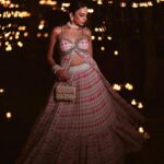 Nitibha Kaul Instagram - Happy Dhanteras ✨ Wearing @abhinavmishra_ Makeup @makeupaddict_jazz #Dhanteras #Diwali2023 #DiwaliOutfit #FestiveFit