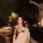 Nitibha Kaul Instagram – Dil Mera Hai Mukkeya 
Ghum Vekhi Saari Duniya 
Par Tere Te Aa Rukeya 

Wearing @sihali_jageer @platoonadvisory 

#FestiveSaree #Brocade #GoldSaree #FestiveOOTN #SareeGoals #GoldAesthetic #NKDesi