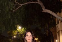 Nitibha Kaul Instagram - Dil Mera Hai Mukkeya Ghum Vekhi Saari Duniya Par Tere Te Aa Rukeya Wearing @sihali_jageer @platoonadvisory #FestiveSaree #Brocade #GoldSaree #FestiveOOTN #SareeGoals #GoldAesthetic #NKDesi