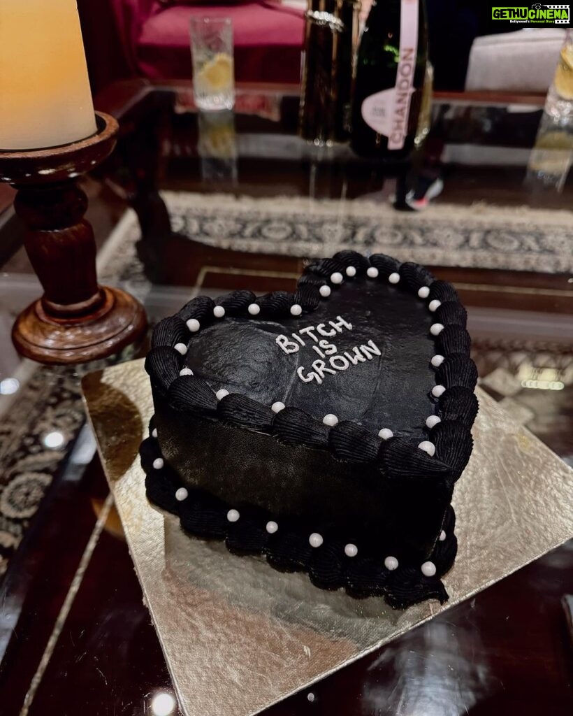 Nitibha Kaul Instagram - Scorpio Szn 🖤 Cake @allthatshebakes Hosted by @lohonostays_