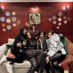 Nitibha Kaul Instagram - Scorpio Szn 🖤 Cake @allthatshebakes Hosted by @lohonostays_