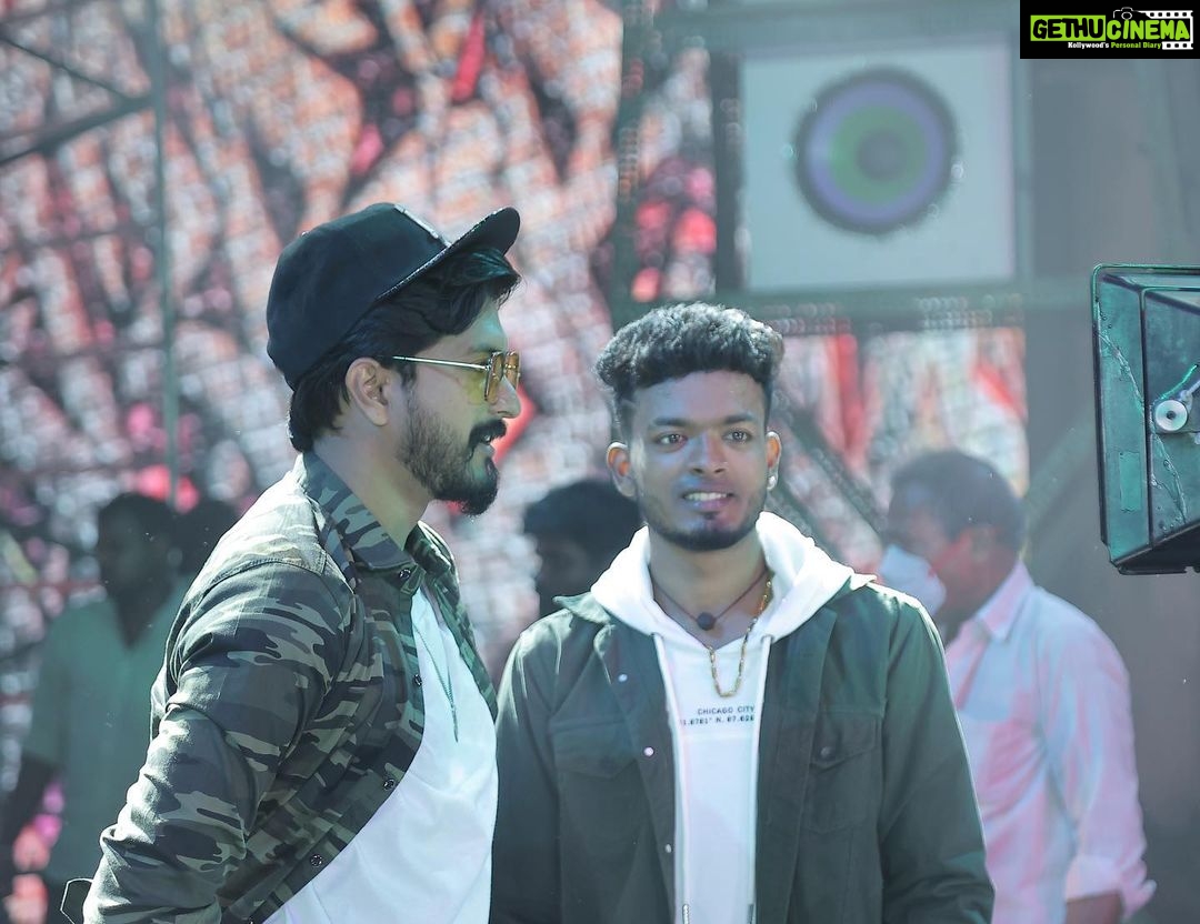 Nixen Instagram - BTS of OTHA THAMARAI❣️ with @themugenrao anna😍 . #1 . #albumsong #album #tamil #tamilsong #love #tamillovestatus #sidsriram #natpuforever #kollywood #natpethunai #hiphopmusic #hiphopadhifans #lovesongs #hiphoptamizhafans #harishkalyan #natputamilsong #aniruthravichander #singlelyf #aniruthfansclub #ispaderajavumidhayaraniyum #hiphobadhi #singlepasanga #natpethunaichallenge #thangamagan #natpuda #sandalwood #rajarani #song #natpunaennanutheriyuma Chennai, India