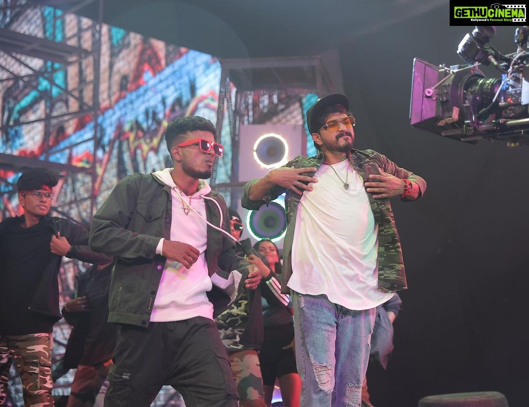 Nixen Instagram - BTS of OTHA THAMARAI❣️ with @themugenrao anna😍 . #1 . #albumsong #album #tamil #tamilsong #love #tamillovestatus #sidsriram #natpuforever #kollywood #natpethunai #hiphopmusic #hiphopadhifans #lovesongs #hiphoptamizhafans #harishkalyan #natputamilsong #aniruthravichander #singlelyf #aniruthfansclub #ispaderajavumidhayaraniyum #hiphobadhi #singlepasanga #natpethunaichallenge #thangamagan #natpuda #sandalwood #rajarani #song #natpunaennanutheriyuma Chennai, India