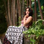 Niyati Fatnani Instagram - Main na Manugi... (easily)😝♥️🥻 Styled by: @styleitupbyaashna Shot by: @mirajverma_photography Outfit: @creativefashion_by_himani Hair & Makeup by: @celebsmakeupbysejal @makeoverbysejalthakkar #india #niyatifatnani #styleitupbyaashna
