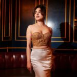 Niyati Fatnani Instagram - Vibe...💫🍷 Styled by: @styleitupbyaashna Shot by: @mirajverma_photography Corset: @labelmuslin Skirt: @creativefashion_by_himani Earrings: @nishka.closet_ Hair & Makeup by: @celebsmakeupbysejal @makeoverbysejalthakkar Location: @lotdpowai #gold #niyatifatnani #styleitupbyaashna