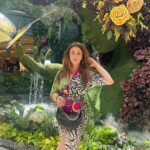 Nupur Sanon Instagram - Of Flowers,Butterflies and Happy Eyes 🦋🦋🦋🦋💛💛💛💛