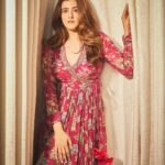 Nupur Sanon Instagram - 🌹🌹🌹🌹 • Outfit- @kalista.official Jewellery: @sangeetaboochra @minerali_store Styled by- @sukritigrover Styling Team- @vanigupta.23 @jivikasetpal hair - @hetal__gami