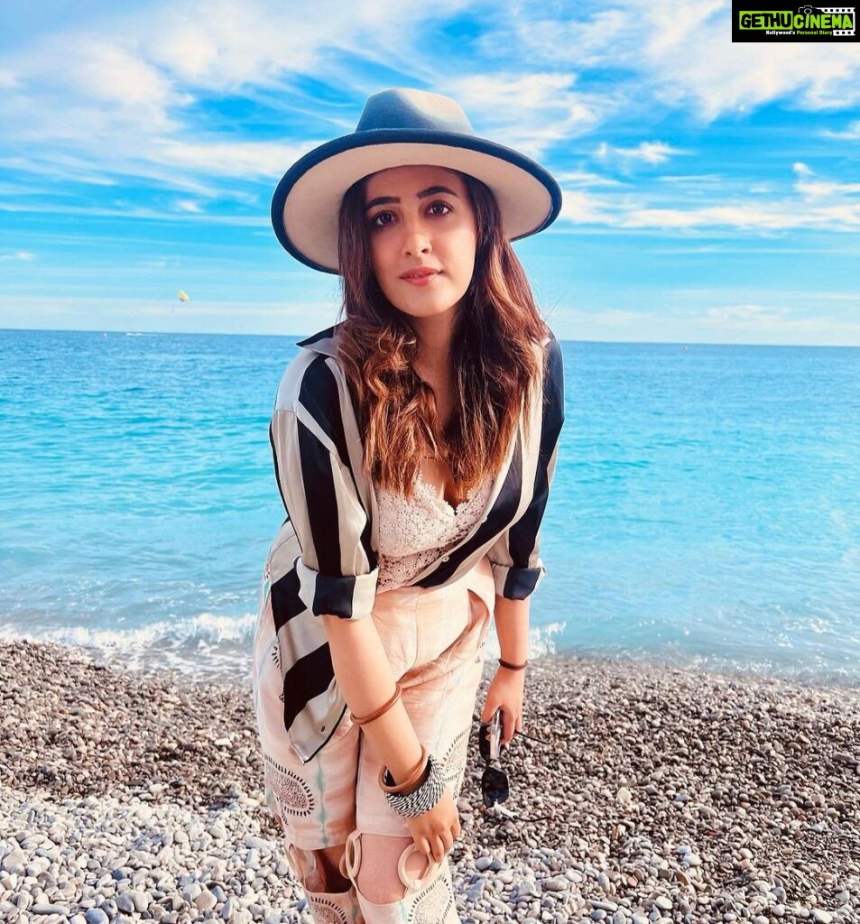 Nupur Sanon Instagram - Somebody be nice and take me back to Nice! 🥺🦋 Nice, France