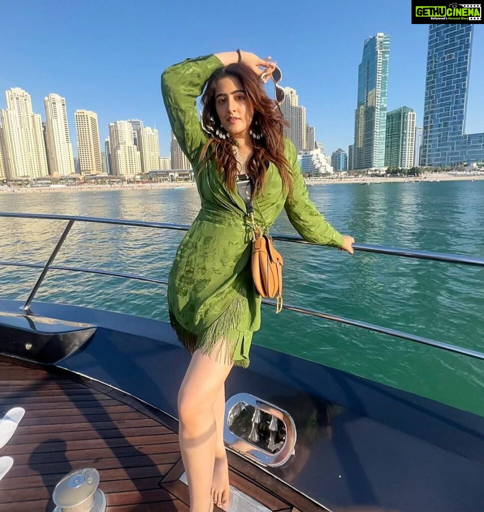 Nupur Sanon Instagram - Hey there🍹 Dubai Marina, Dubai