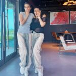 Nupur Sanon Instagram - And that was the BEFORE and AFTER! 😂 (Swipe🤭) We did it YAYYYY! 🪂✈️ Happy Siblings Day to my partner in crime forever!! 👭🏻 #SKYDIVING #BestFeeling #Freefallin #BucketList✔️